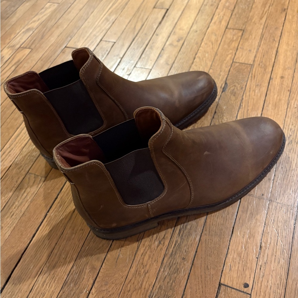 Johnston & Murphy Brown Leather Chukka Boots with Elastic Gores